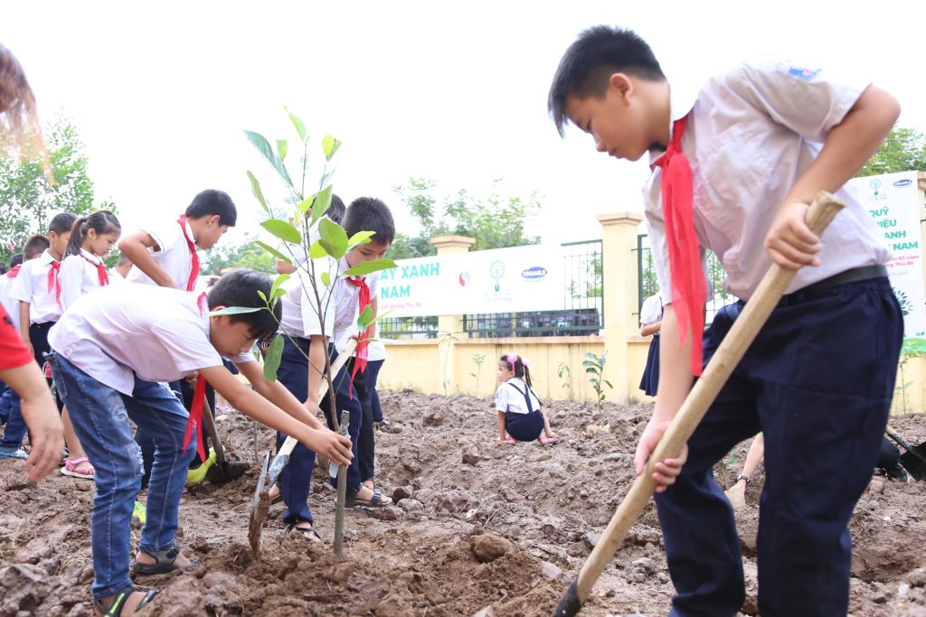 Hình Ảnh Học Sinh Trồng Cây Xanh